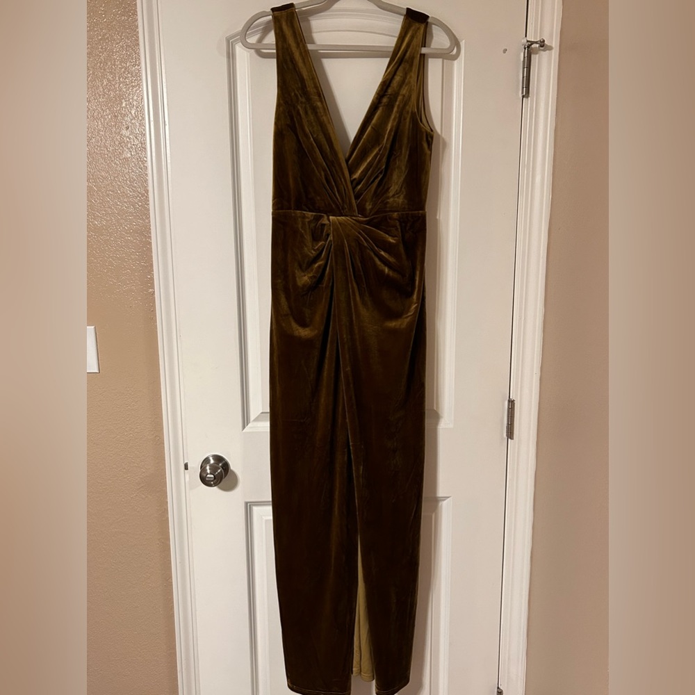 Lulus velvet green dress